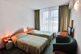 Отель Hotel Hora Сатурн Двухместный номер с 2 отдельными кроватями-1